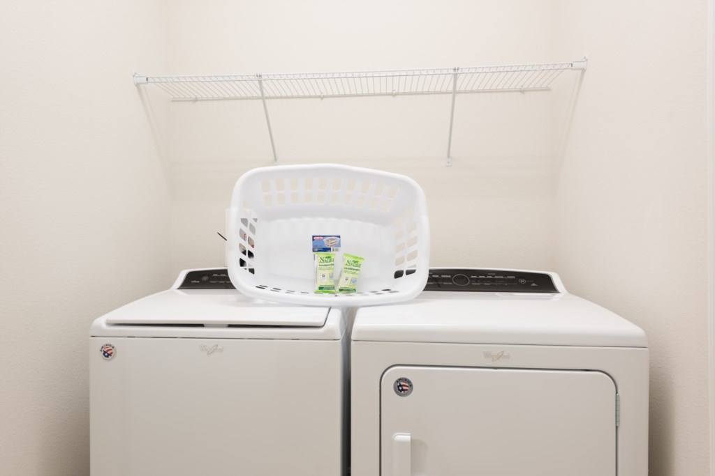 带洗衣机和烘干机的 4 卧室家庭洗衣房