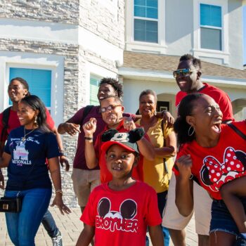A multigenerational family excitedly arrives at their Encore Resort at Reunion resort residence.
