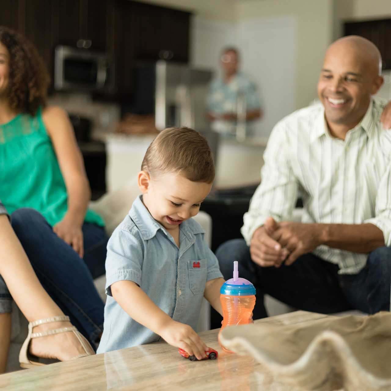 歡聚好年外帶年菜(6人份) 南港最受歡迎的粵亮廣式料理，以30%創意 加上70%傳統手法，為您全新演繹7道粵菜經典。在圍爐時刻，闔家同享粵式風華的雍容華貴，小家庭過年夜 何須大汗小汗落地板。歡聚新春保持美美過好年之限量訂購專線, image size:1280x1280