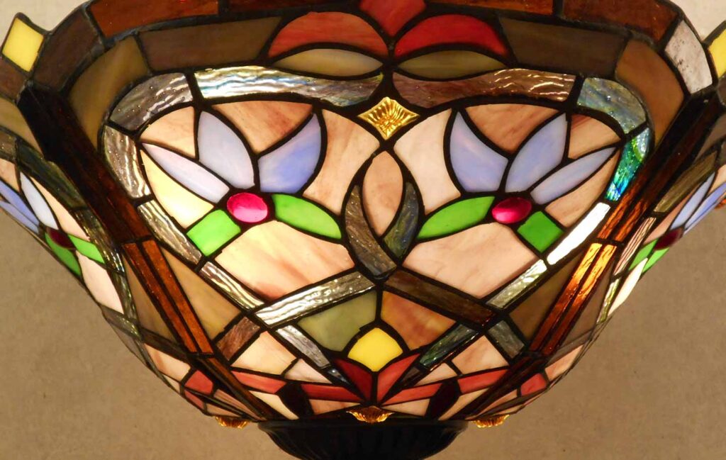 Buntglas-Leuchte im Tiffany-Stil