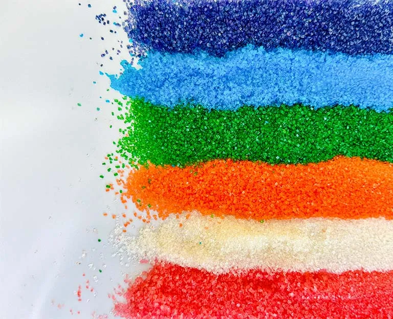 Rangées de cristaux de sucre colorés du distributeur automatique de barbe à papa